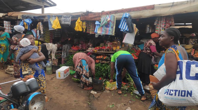 Mercado de Mbog-Betsi en Yaundé, CAMERÚN